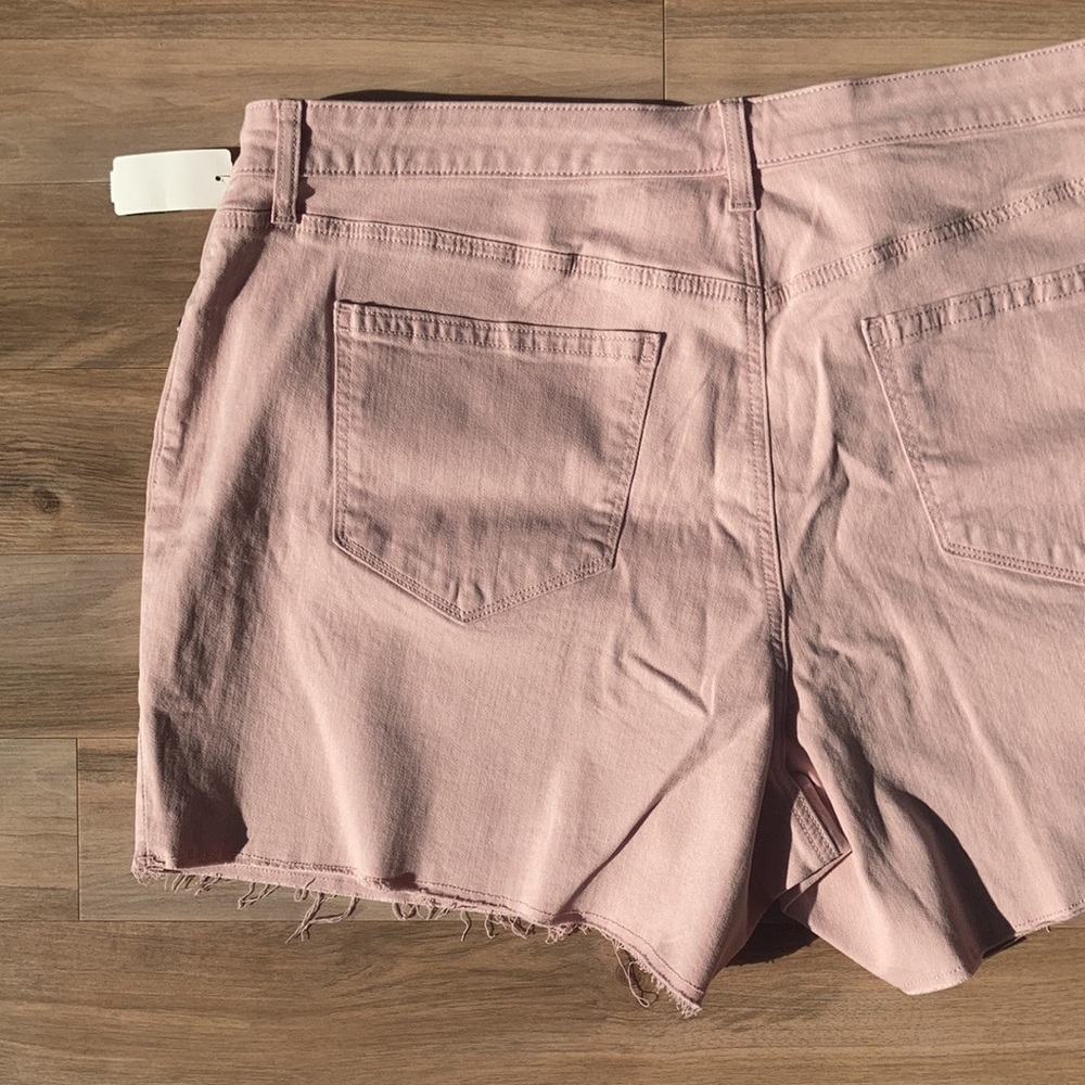 EVRI raw hem denim short with stretch size 22W - Picture 14 of 14